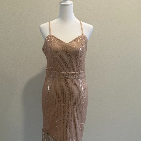 Sequins & Gold - Picture 2 of 5